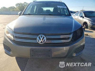 Piąte zdjęcie samochodu w środku: 2016 VOLKSWAGEN TIGUAN S VIN:WVGAV7AX1GW523606 - miniatura