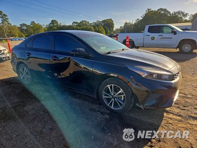 Czwarte zdjęcie samochodu z boku: 2024 KIA FORTE LXS VIN:3KPF24AD2RE802566 - miniatura