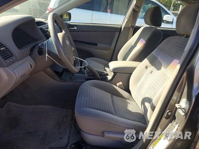 Zdjęcie 7 z 12 samochodu: 2005 TOYOTA CAMRY STANDARD VIN:4T1BE32K05U979332 - miniatura