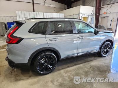 Trzecie zdjęcie samochodu z tyłu: 2026 HONDA CR-V SPORT TOURING VIN:7FARS6H93TE075874 - miniatura