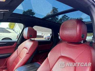 Zdjęcie 9 z 10 samochodu: 2019 PORSCHE CAYENNE VIN:WP1AA2AY2KDA16955 - miniatura