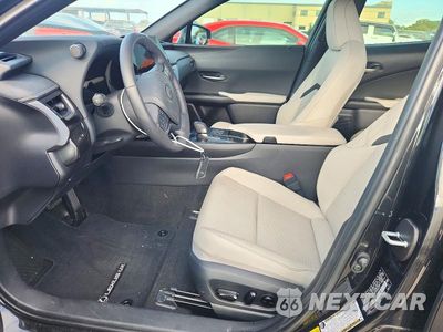 Zdjęcie 7 z 13 samochodu: 2026 LEXUS UX 300H PREMIUM VIN:JTHYBJAH9T2039877 - miniatura
