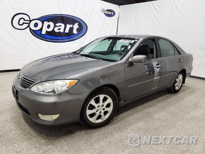 2005 TOYOTA CAMRY XLE V6 4T1BF32KX5U609387 - główne zdjęcie licytacji z USA - miniatura
