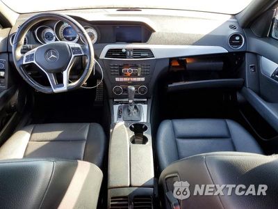 Zdjęcie 8 z 12 samochodu: 2013 MERCEDES-BENZ C 250 VIN:WDDGF4HB0DG001498 - miniatura