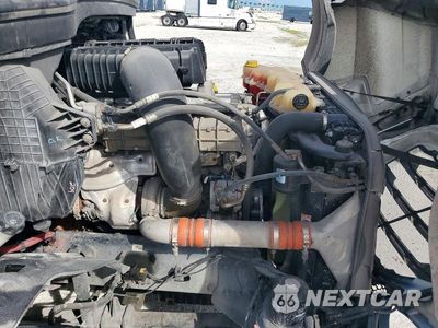 Zdjęcie 10 z 13 samochodu: 2019 FREIGHTLINER CASCADIA 126 SEMI TRUCK VIN:3AKJHLDV3KSKE0920 - miniatura