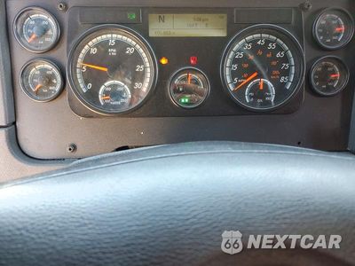 Zdjęcie 9 z 14 samochodu: 2018 FREIGHTLINER CASCADIA 125 SEMI TRUCK VIN:3AKJGLDR0JSJN1508 - miniatura