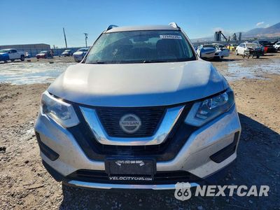 Piąte zdjęcie samochodu w środku: 2018 NISSAN ROGUE SV VIN:JN8AT2MV3JW314984 - miniatura