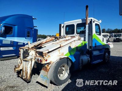 Trzecie zdjęcie samochodu z tyłu: 2017 FREIGHTLINER CASCADIA 1 - SEMI TRUCK VIN:1FVAGDBG0HLJE1484 - miniatura
