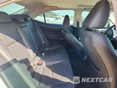 Zdjęcie 10 z 12 samochodu: 2016 LEXUS IS 200T VIN:JTHBA1D27G5021088 - miniatura
