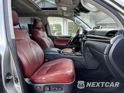 Piąte zdjęcie samochodu w środku: 2017 LEXUS LX 570 VIN:JTJHY7AX8H4239782 - miniatura