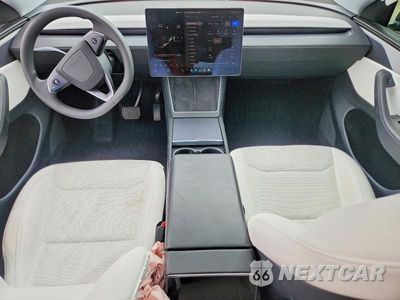 Zdjęcie 8 z 13 samochodu: 2026 TESLA MODEL Y VIN:7SAYGDEE5TF411008 - miniatura