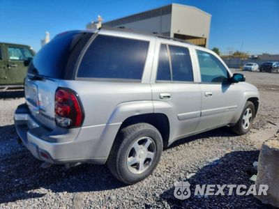Trzecie zdjęcie samochodu z tyłu: 2004 CHEVROLET TRAILBLAZER LS VIN:1GNDT13S842114907 - miniatura