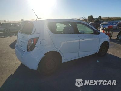 Trzecie zdjęcie samochodu z tyłu: 2013 CHEVROLET SONIC LS VIN:1G1JA6SH0D4200035 - miniatura