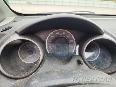 Zdjęcie 9 z 12 samochodu: 2010 HONDA FIT VIN:JHMGE8H20AC014323 - miniatura