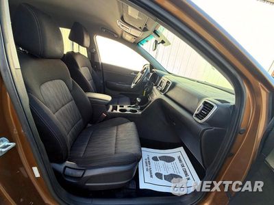 Piąte zdjęcie samochodu w środku: 2017 KIA SPORTAGE LX VIN:KNDPM3AC6H7164241 - miniatura