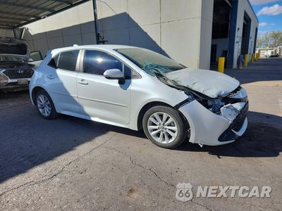 Czwarte zdjęcie samochodu z boku: 2023 TOYOTA COROLLA HATCHBACK SE VIN:JTND4MBE4P3203676 - miniatura