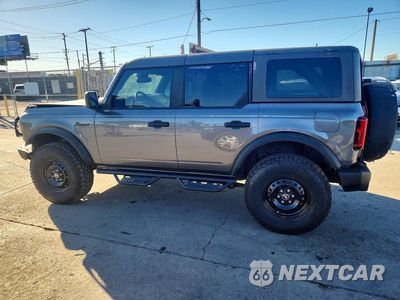 Drugie zdjęcie samochodu z przodu: 2022 FORD BRONCO BASE VIN:1FMEE5DH8NLB53084 - miniatura