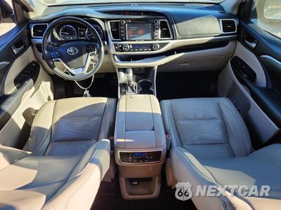 Zdjęcie 8 z 13 samochodu: 2018 TOYOTA HIGHLANDER LIMITED VIN:5TDDZRFH9JS487674 - miniatura