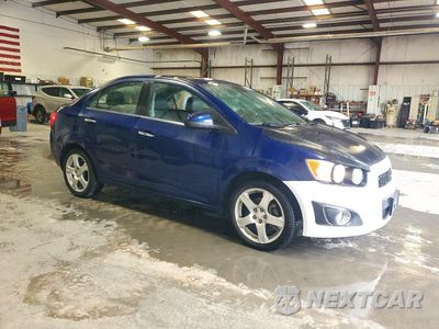 Czwarte zdjęcie samochodu z boku: 2013 CHEVROLET SONIC LTZ VIN:1G1JE5SH8D4138740 - miniatura