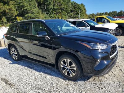 Czwarte zdjęcie samochodu z boku: 2023 TOYOTA HIGHLANDER XLE VIN:5TDKDRBH1PS014680 - miniatura