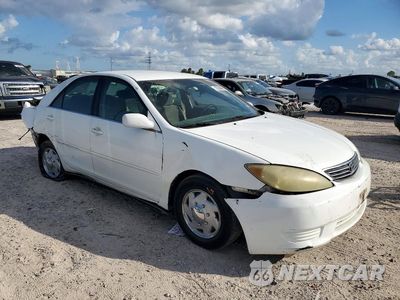Czwarte zdjęcie samochodu z boku: 2005 TOYOTA CAMRY LE VIN:4T1BE32K95U581553 - miniatura