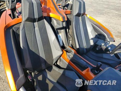 Piąte zdjęcie samochodu w środku: 2015 POLARIS SLINGSHOT SL VIN:57XAAPFA8F5105995 - miniatura