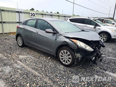 Czwarte zdjęcie samochodu z boku: 2017 HYUNDAI ELANTRA GT BASE VIN:KMHD35LH3HU359396 - miniatura