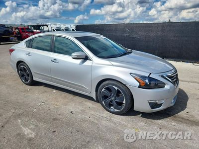 Czwarte zdjęcie samochodu z boku: 2015 NISSAN ALTIMA 2.5 SV VIN:1N4AL3AP8FC155580 - miniatura