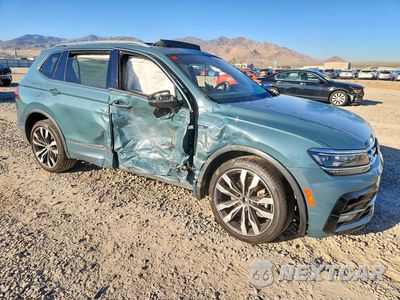 Czwarte zdjęcie samochodu z boku: 2021 VOLKSWAGEN TIGUAN SEL PREMIUM R-LINE VIN:3VV4B7AX1MM081952 - miniatura
