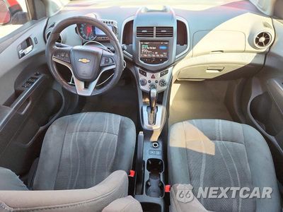 Zdjęcie 8 z 13 samochodu: 2014 CHEVROLET SONIC LT VIN:1G1JC5SB3E4147669 - miniatura