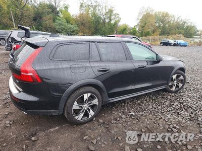 Trzecie zdjęcie samochodu z tyłu: 2020 VOLVO V60 CROSS COUNTRY T5 MOMENTUM VIN:YV4102WK4L1031272 - miniatura