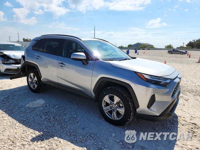 Czwarte zdjęcie samochodu z boku: 2022 TOYOTA RAV4 XLE VIN:2T3P1RFV0NW264373 - miniatura