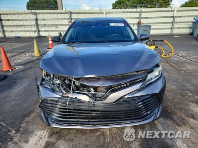 Piąte zdjęcie samochodu w środku: 2020 TOYOTA CAMRY LE VIN:4T1C11AKXLU904351 - miniatura