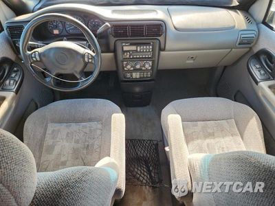 Zdjęcie 8 z 13 samochodu: 2002 PONTIAC MONTANA VIN:1GMDX03E32D119270 - miniatura