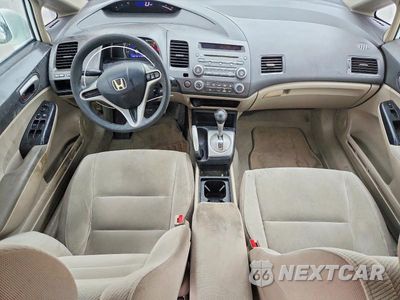 Zdjęcie 8 z 12 samochodu: 2010 HONDA CIVIC LX VIN:2HGFA1F5XAH560249 - miniatura