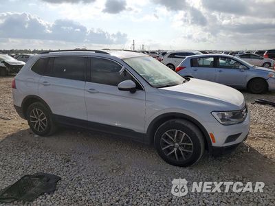 Czwarte zdjęcie samochodu z boku: 2019 VOLKSWAGEN TIGUAN VIN:3VV3B7AX8KM029212 - miniatura