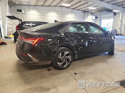 Trzecie zdjęcie samochodu z tyłu: 2025 HYUNDAI ELANTRA HYBRID SEL SPORT VIN:KMHLM4DJXSU135988 - miniatura
