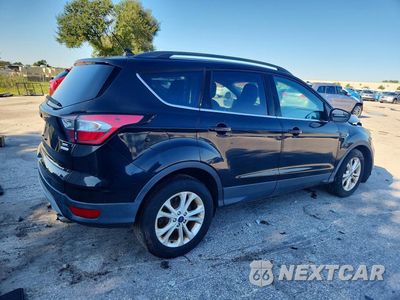 Trzecie zdjęcie samochodu z tyłu: 2018 FORD ESCAPE SEL VIN:1FMCU0HD0JUA79717 - miniatura