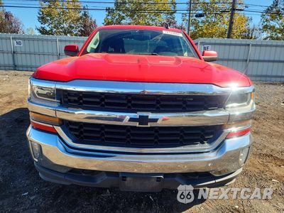 Piąte zdjęcie samochodu w środku: 2018 CHEVROLET SILVERADO K1500 LT VIN:1GCVKREC6JZ204614 - miniatura