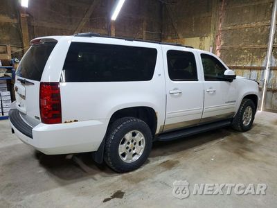 Trzecie zdjęcie samochodu z tyłu: 2010 CHEVROLET SUBURBAN K1500 LT VIN:1GNUKJE36AR116814 - miniatura