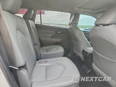 Zdjęcie 11 z 13 samochodu: 2021 TOYOTA HIGHLANDER XLE VIN:5TDGZRAH9MS519046 - miniatura