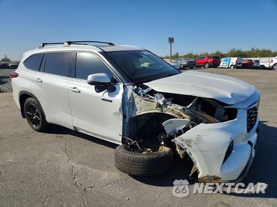Czwarte zdjęcie samochodu z boku: 2021 TOYOTA HIGHLANDER HYBRID XLE VIN:5TDHARAH2MS503458 - miniatura