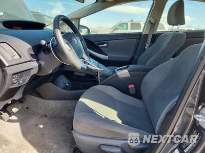 Zdjęcie 7 z 12 samochodu: 2013 TOYOTA PRIUS TWO VIN:JTDKN3DU1D1690432 - miniatura