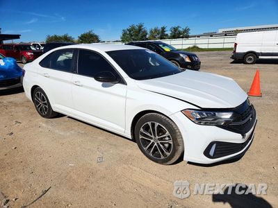 Czwarte zdjęcie samochodu z boku: 2023 VOLKSWAGEN JETTA SPORT VIN:3VWBM7BU7PM018313 - miniatura