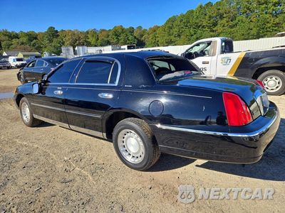 Drugie zdjęcie samochodu z przodu: 2000 LINCOLN TOWN CAR EXECUTIVE VIN:1LNHM81W5YY765948 - miniatura