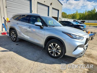 Czwarte zdjęcie samochodu z boku: 2020 TOYOTA HIGHLANDER HYBRID XLE VIN:5TDHBRCH5LS502619 - miniatura