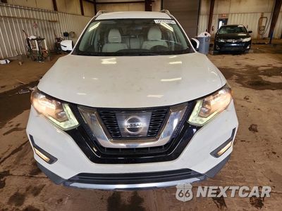 Piąte zdjęcie samochodu w środku: 2017 NISSAN ROGUE SV VIN:KNMAT2MT6HP600455 - miniatura