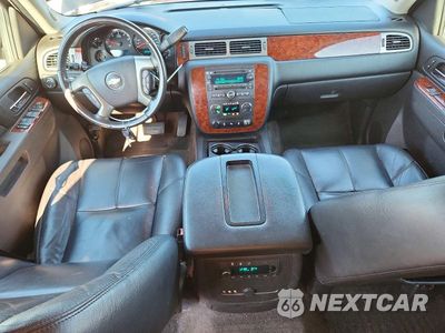 Zdjęcie 8 z 13 samochodu: 2012 CHEVROLET SUBURBAN VIN:1GNSKJE73CR132708 - miniatura