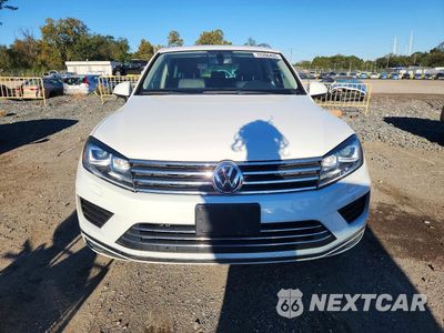 Piąte zdjęcie samochodu w środku: 2016 VOLKSWAGEN TOUAREG SPORT VIN:WVGEF9BP6GD001297 - miniatura