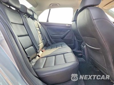 Zdjęcie 10 z 12 samochodu: 2010 VOLKSWAGEN JETTA SE VIN:3VWRZ7AJ8AM044854 - miniatura